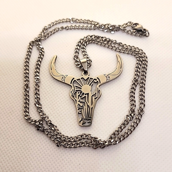 Stainless Steel Bull 🐮 Head Necklace - Picture 2 of 5